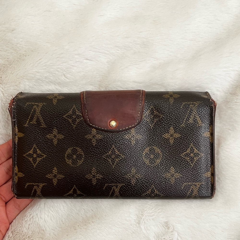Louis Vuitton - Picture 6 of 14